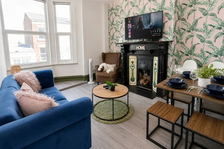 Flat Askew Road in Greater London