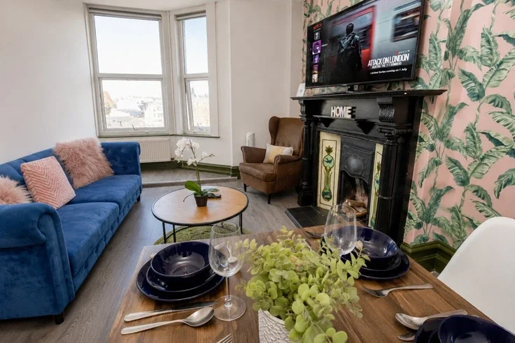 Flat Askew Road in Greater London