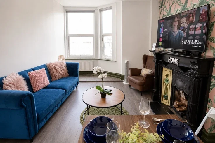 Flat Askew Road in Greater London