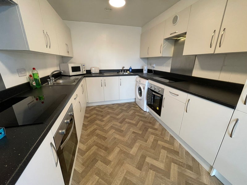 Room Muirhouse Avenue North in City of Edinburgh