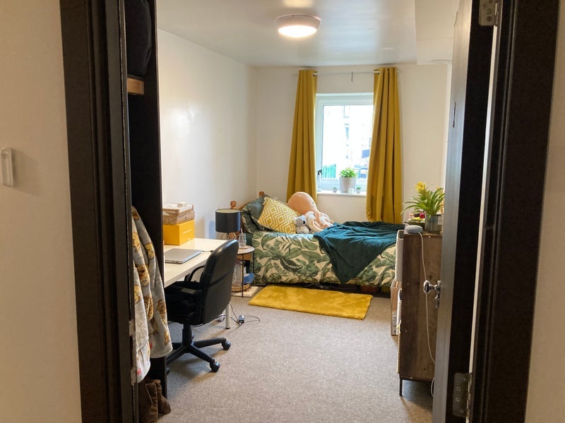 Room Muirhouse Avenue North in City of Edinburgh