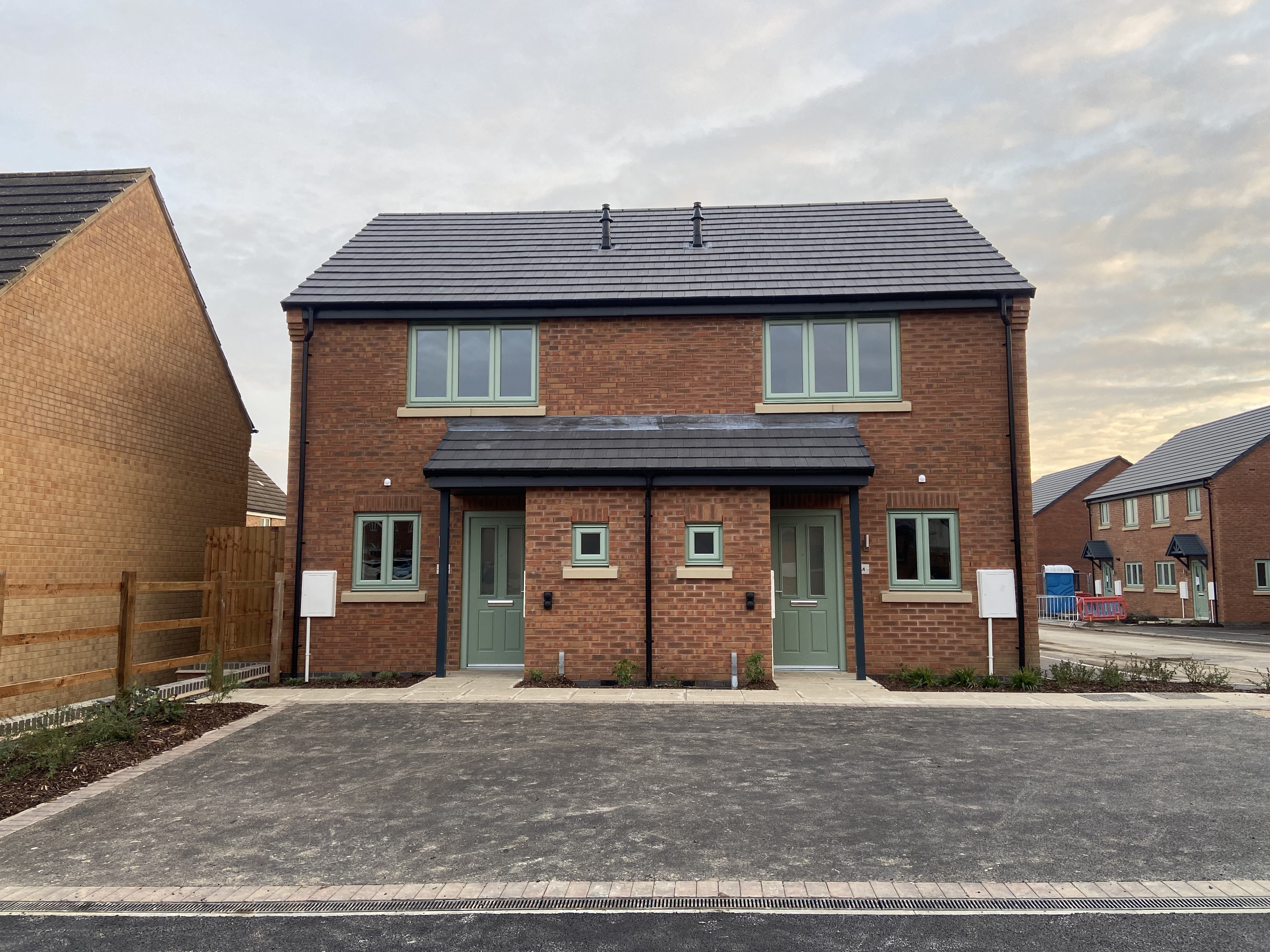 Flat Eagle Close in Weldon