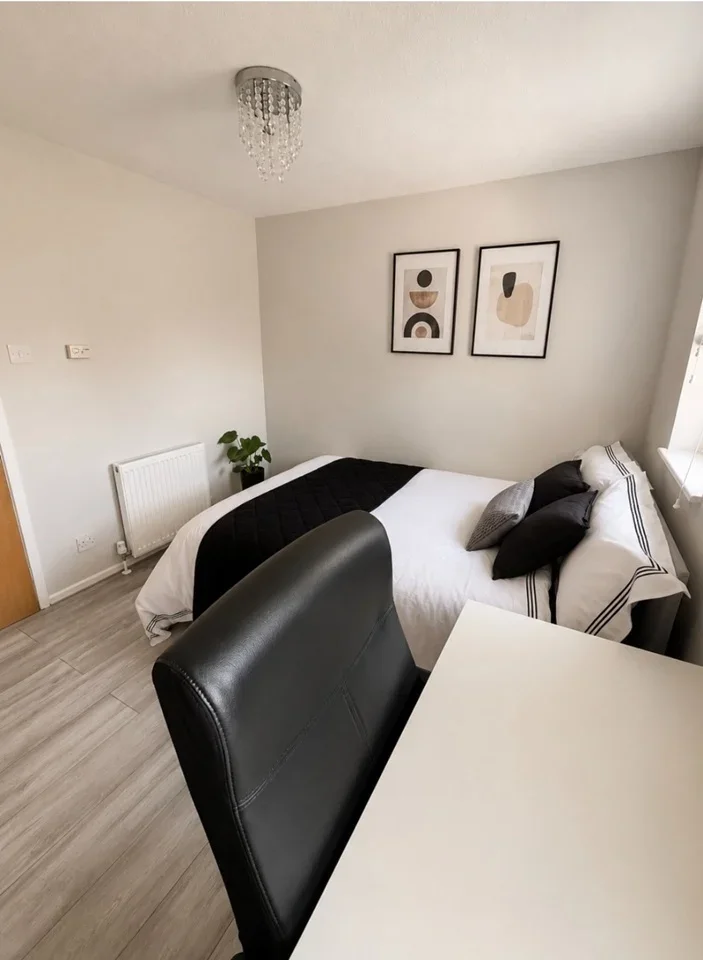 Room Coventry Close in Greater London