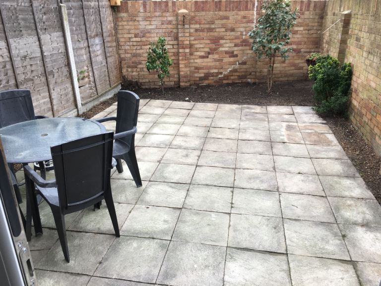 House Felhurst Crescent in Greater London