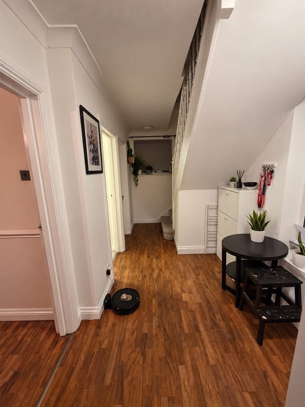 Room Kingsgate Road in Manchester