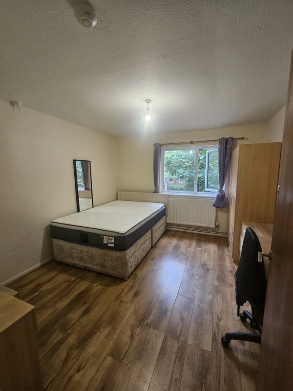 Room Rodel Court in Nottingham