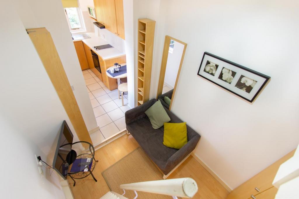 Flat Penywern Road in Greater London