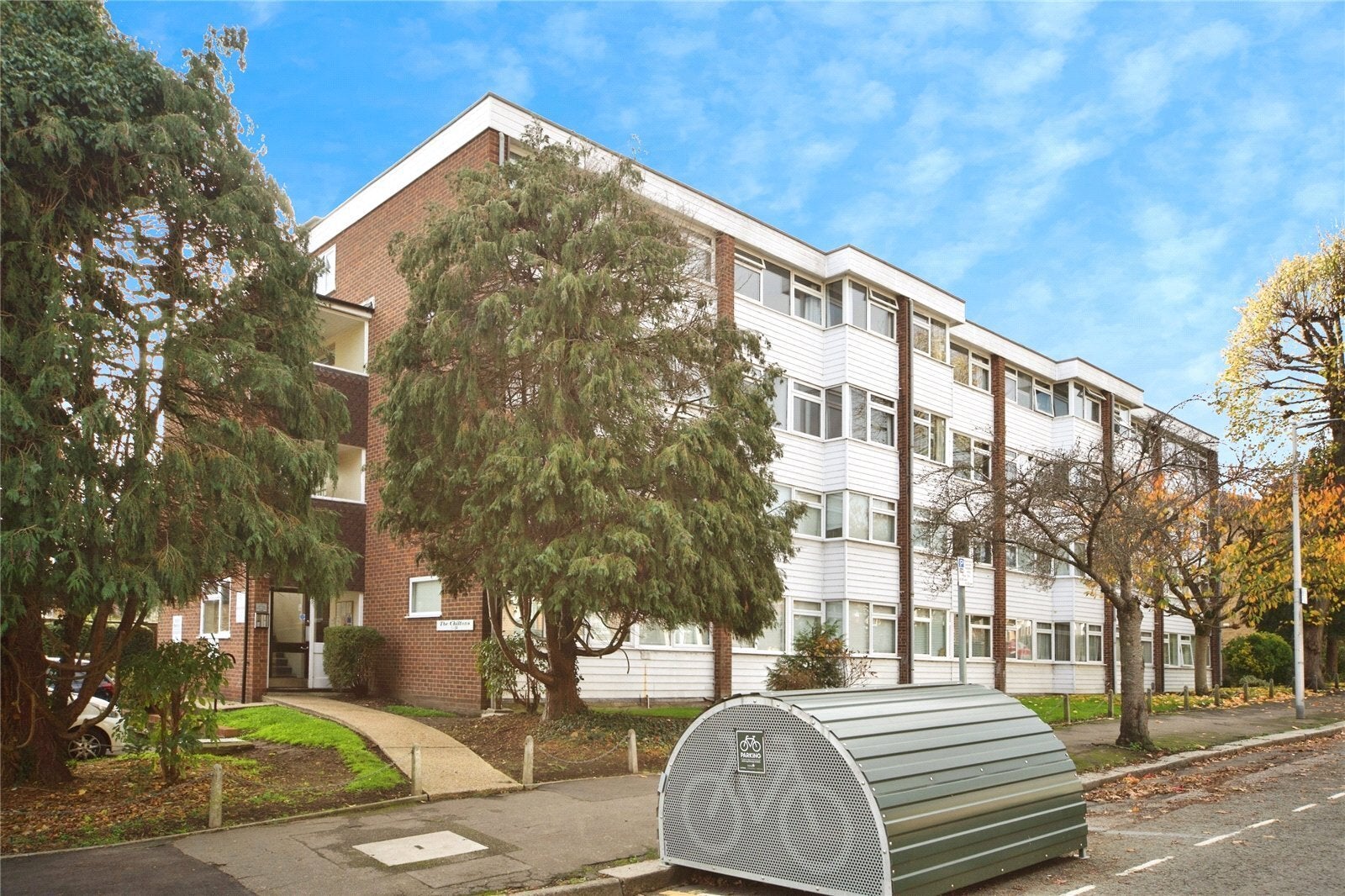 Flat Grove Hill in Greater London