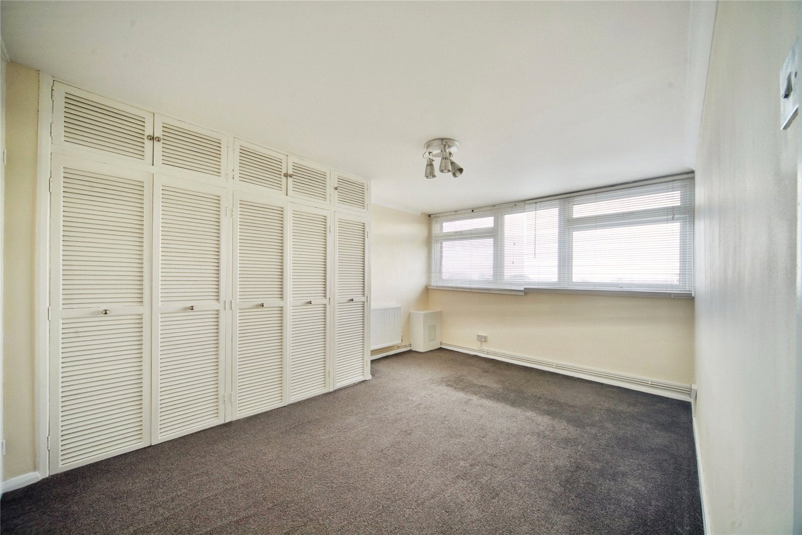 Flat Grove Hill in Greater London