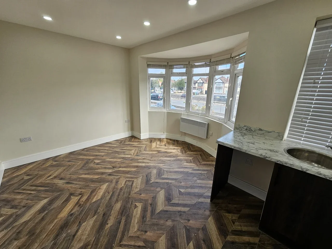 Flat Malden Way in Greater London