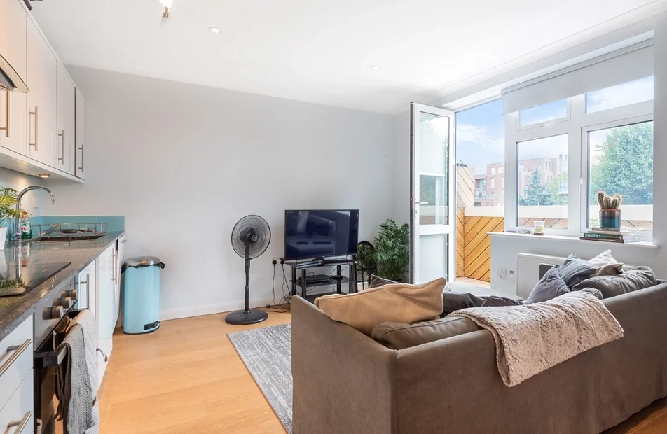 Flat Paradise Gardens in Greater London