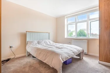 Flat Paradise Gardens in Greater London
