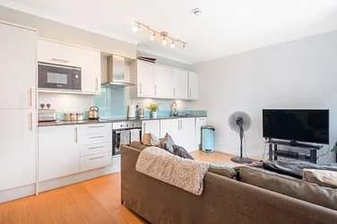 Flat Paradise Gardens in Greater London