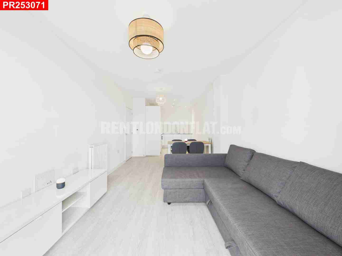 Flat Cranton Avenue in Greater London