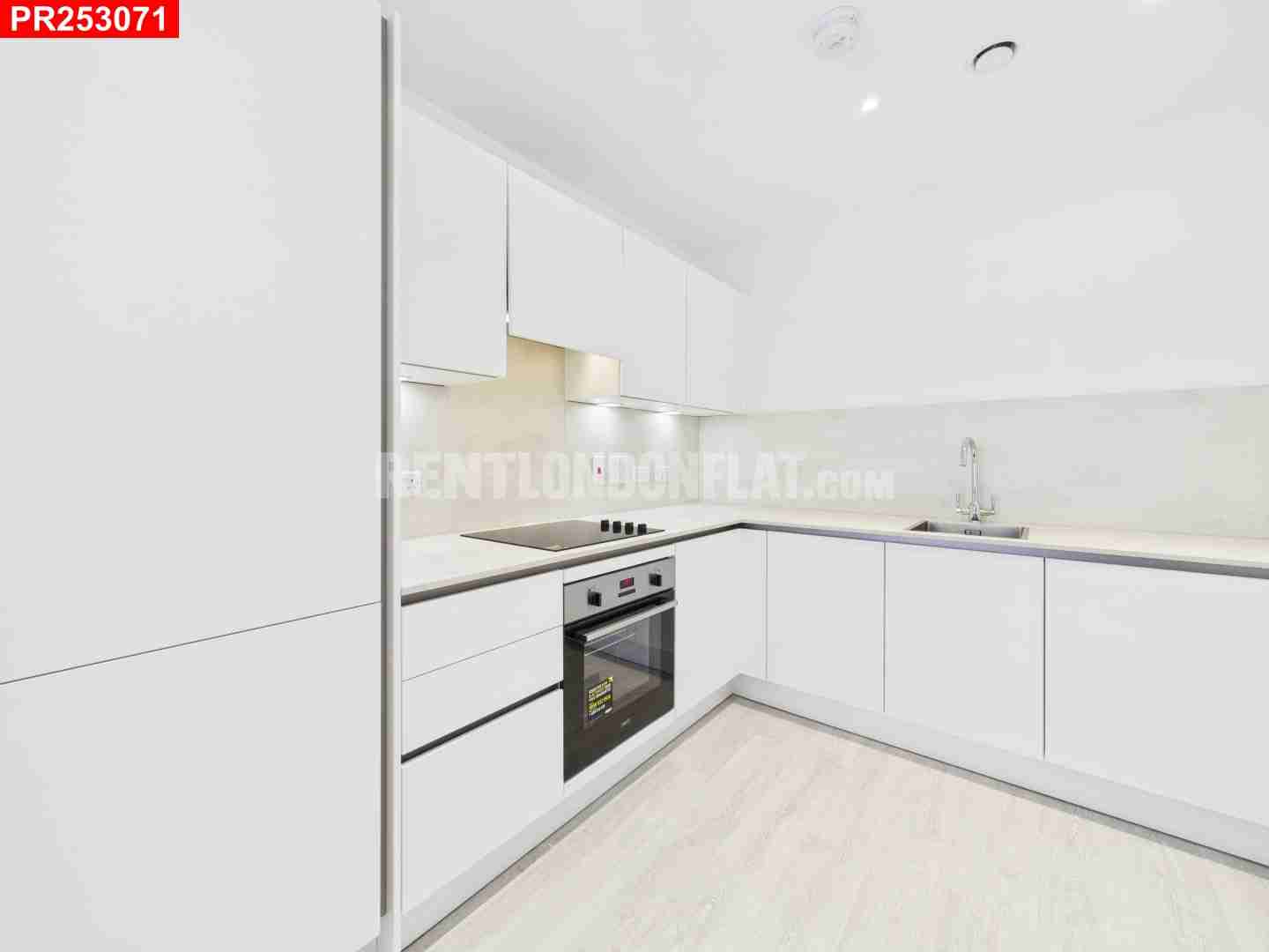 Flat Cranton Avenue in Greater London