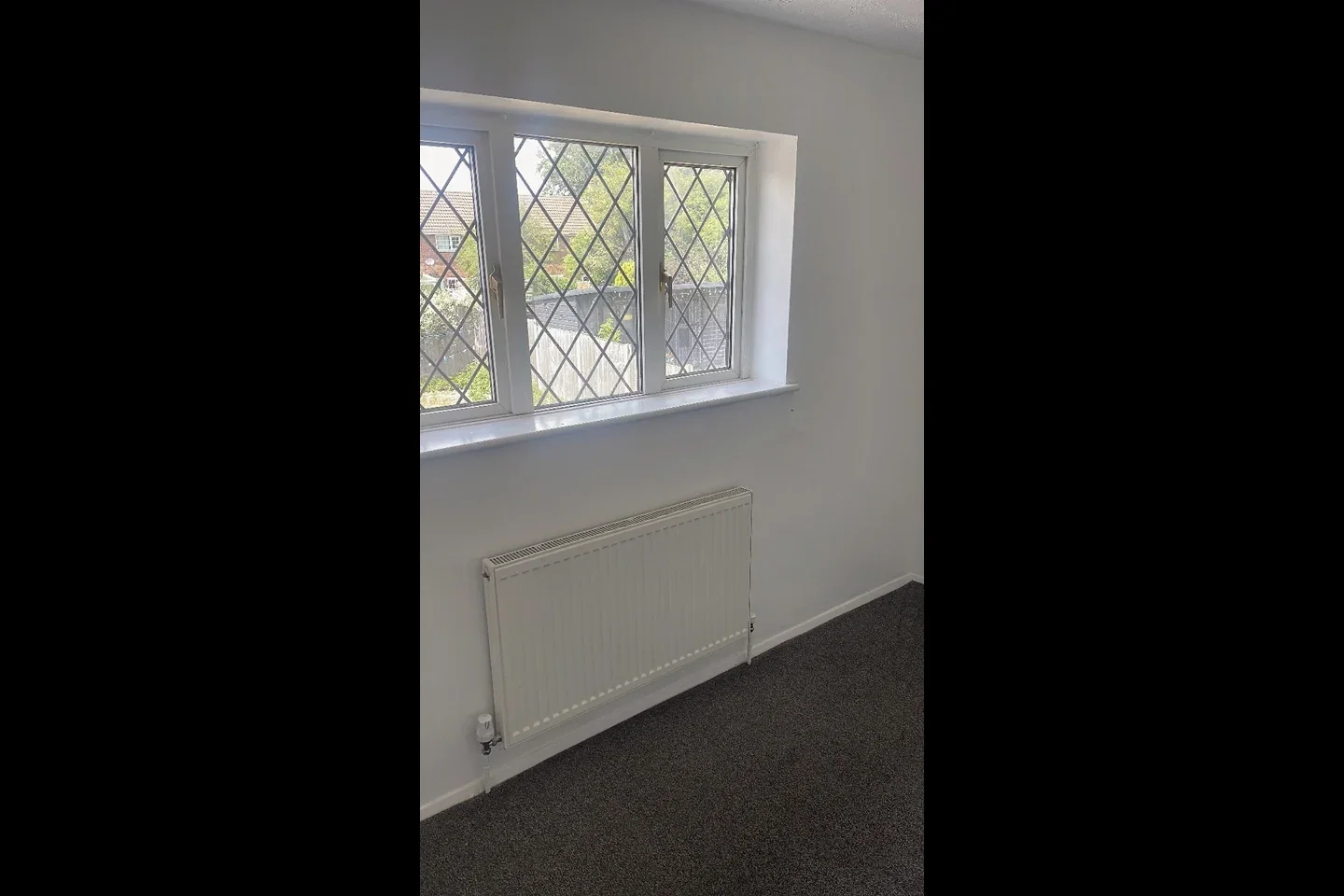 Room Birdsfoot Lane in Luton