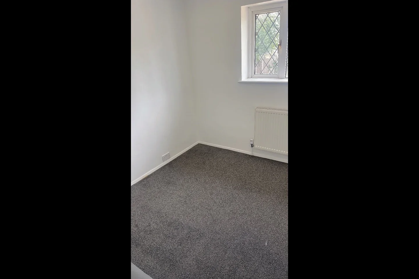 Room Birdsfoot Lane in Luton
