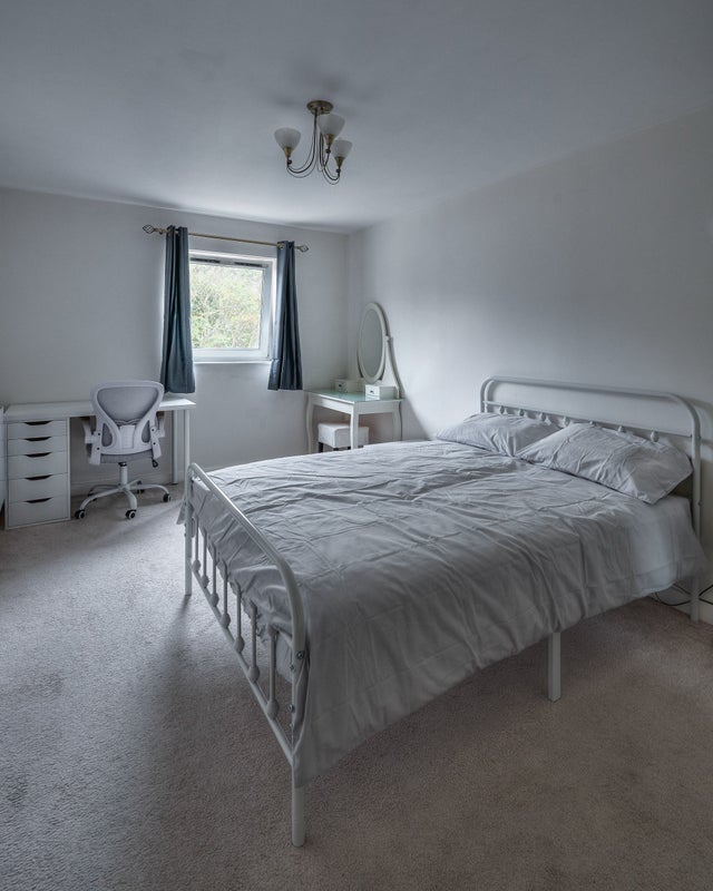 Room Westferry Road in Greater London