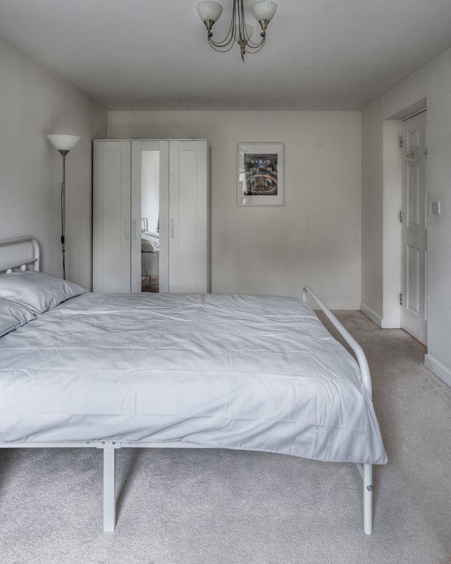 Room Westferry Road in Greater London