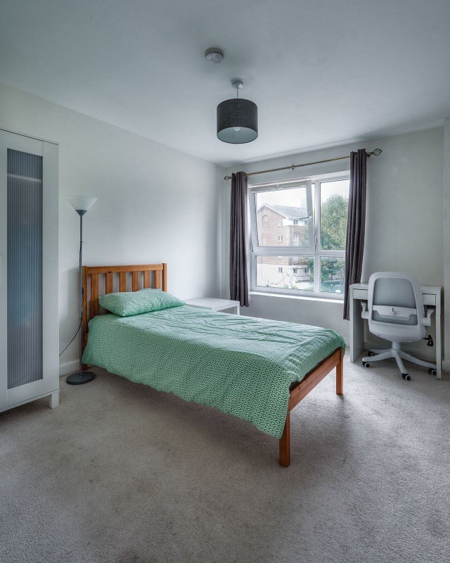 Room Westferry Road in Greater London