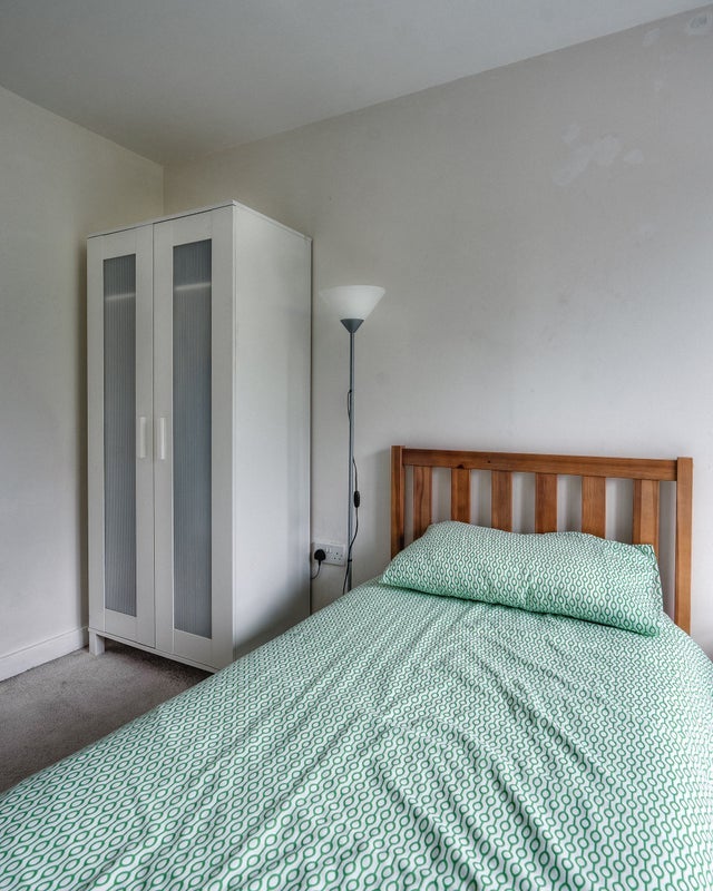 Room Westferry Road in Greater London