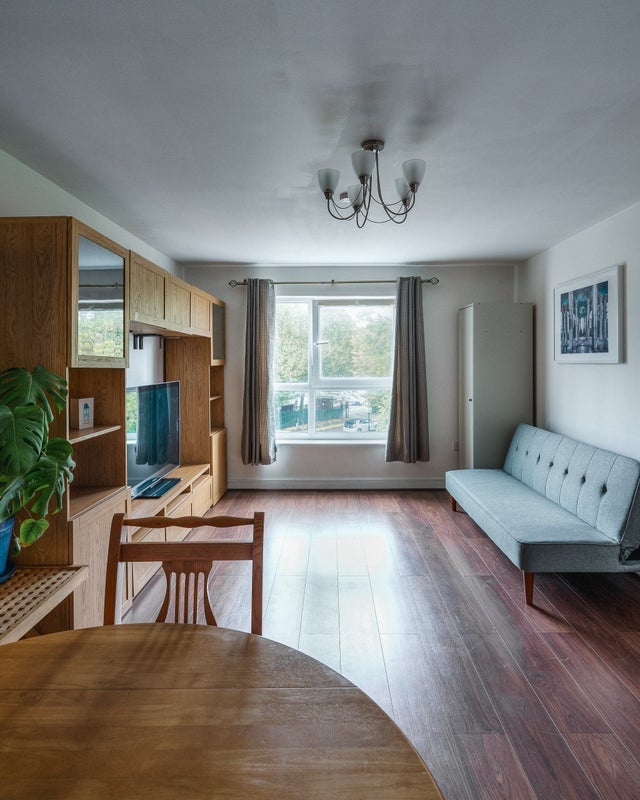 Room Westferry Road in Greater London