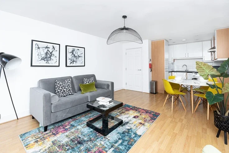 Flat Sclater Street in Greater London