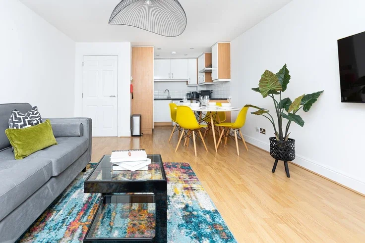 Flat Sclater Street in Greater London