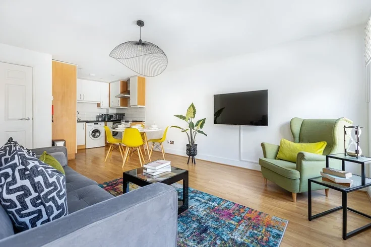 Flat Sclater Street in Greater London