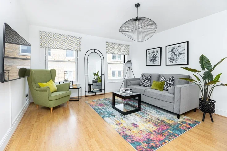 Flat Sclater Street in Greater London