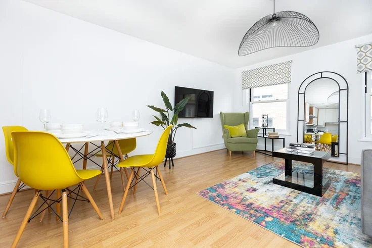 Flat Sclater Street in Greater London