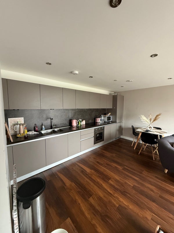 Flat Trinity Way in Salford