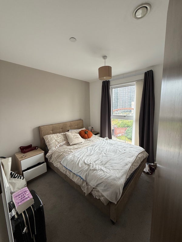 Flat Trinity Way in Salford