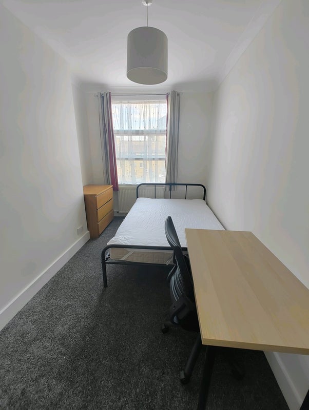 Room Kilburn Lane in Greater London