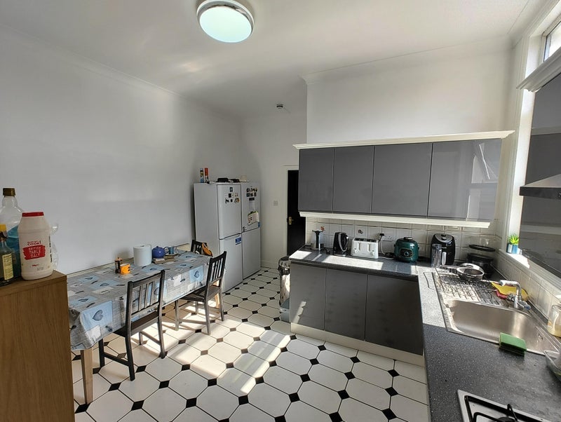 Room Kilburn Lane in Greater London