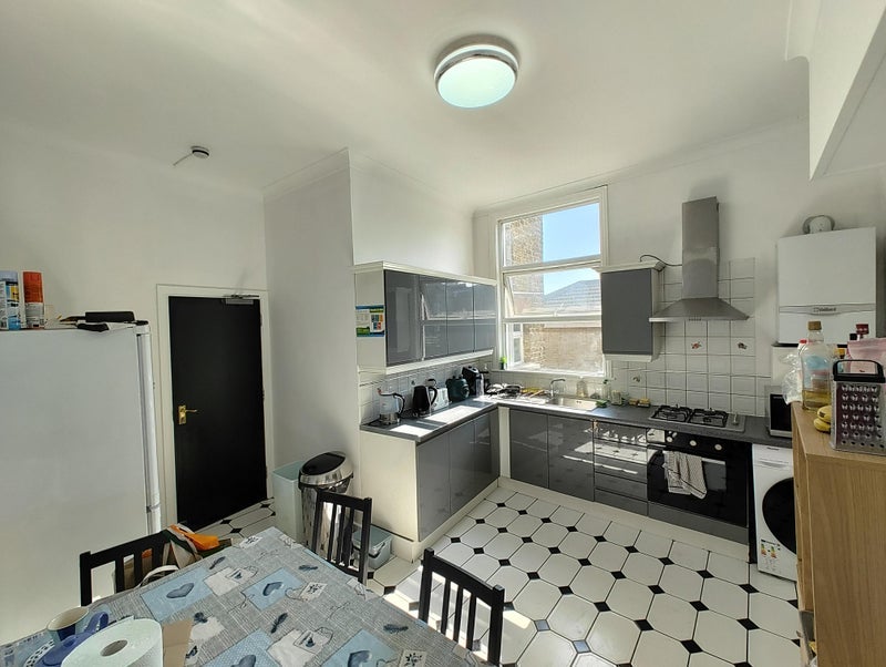 Room Kilburn Lane in Greater London