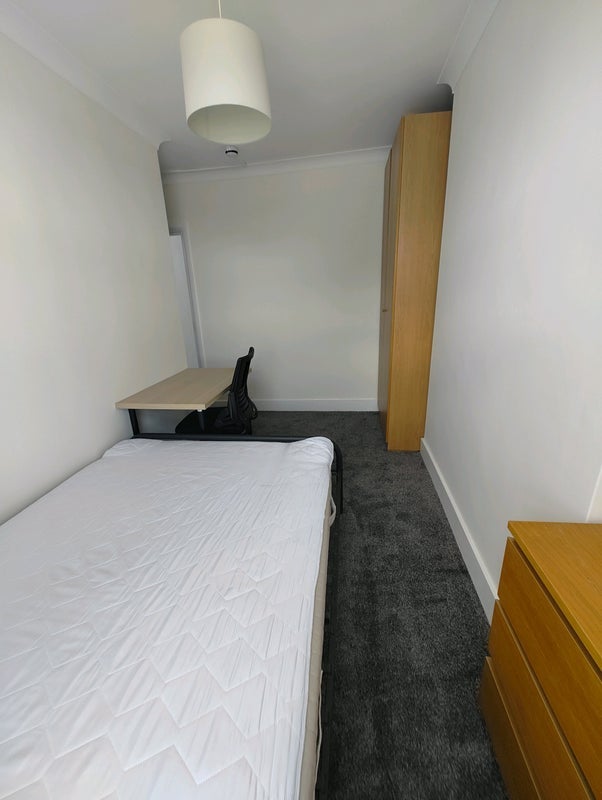 Room Kilburn Lane in Greater London