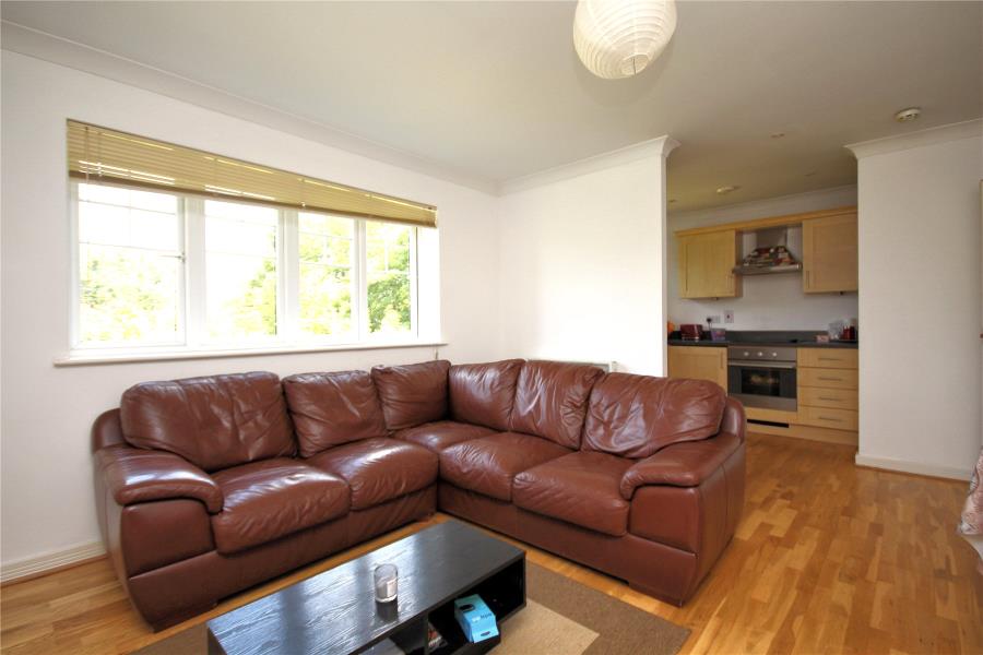 Flat Maybury Road in Woking