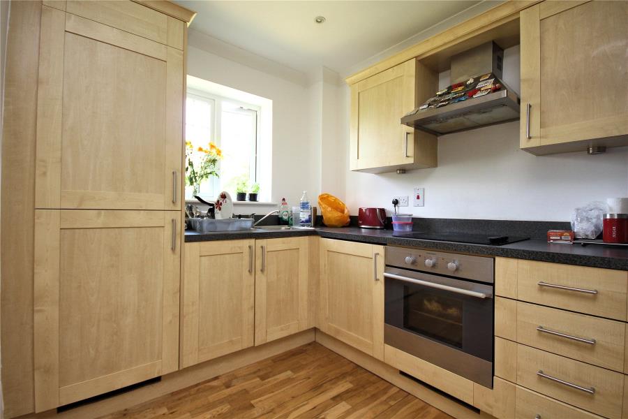 Flat Maybury Road in Woking