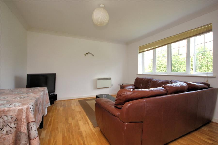 Flat Maybury Road in Woking