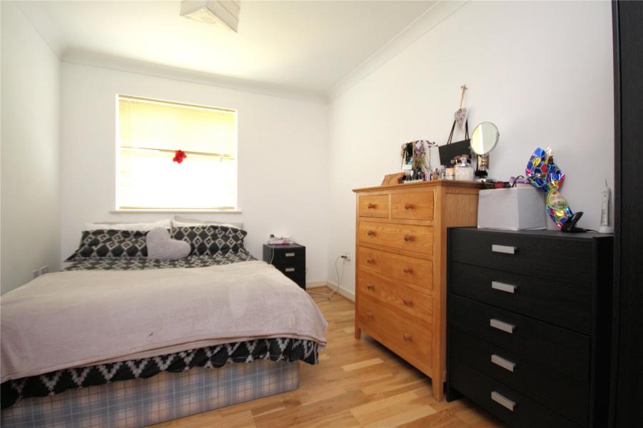 Flat Maybury Road in Woking