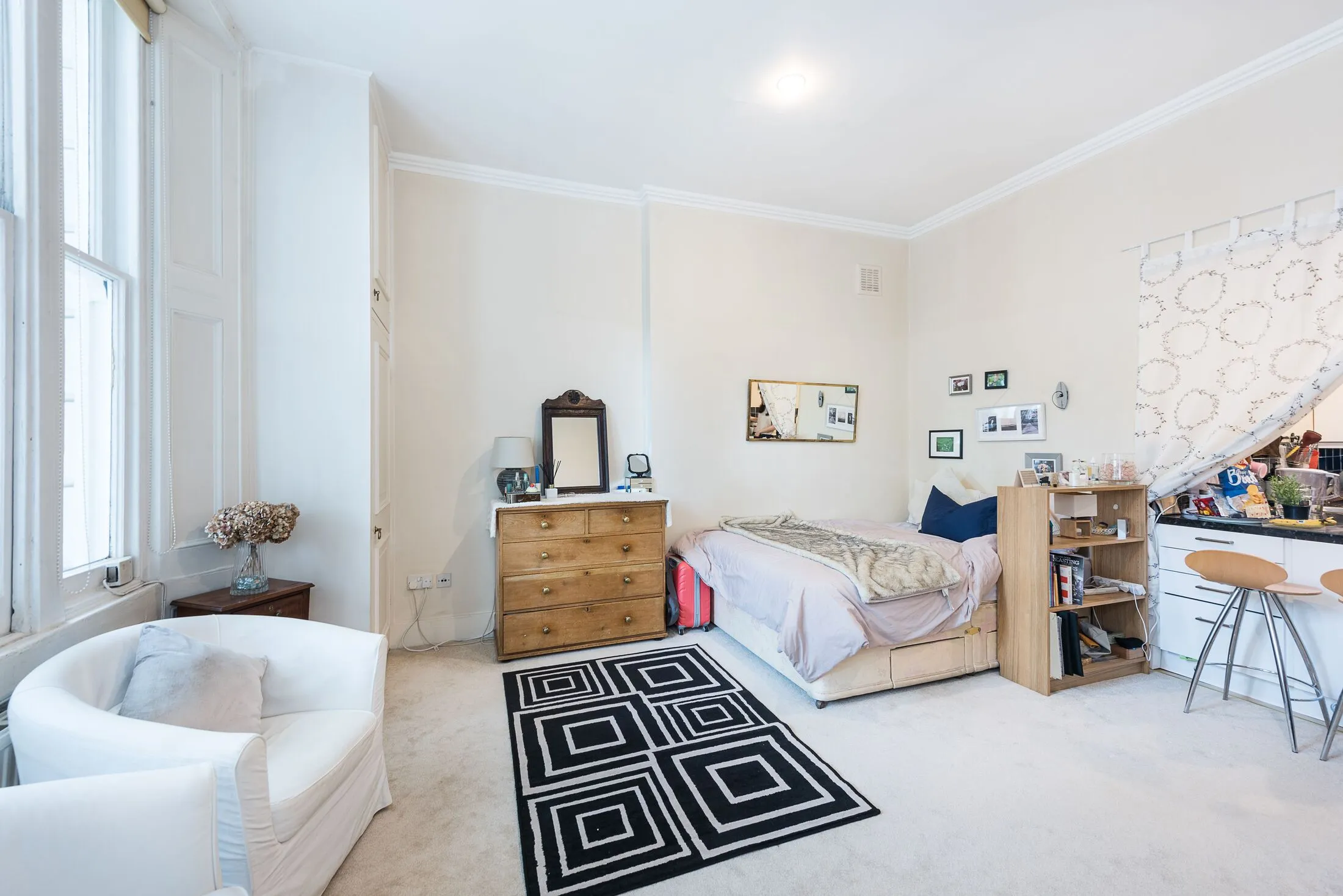 Flat Cornwall Gardens in Greater London