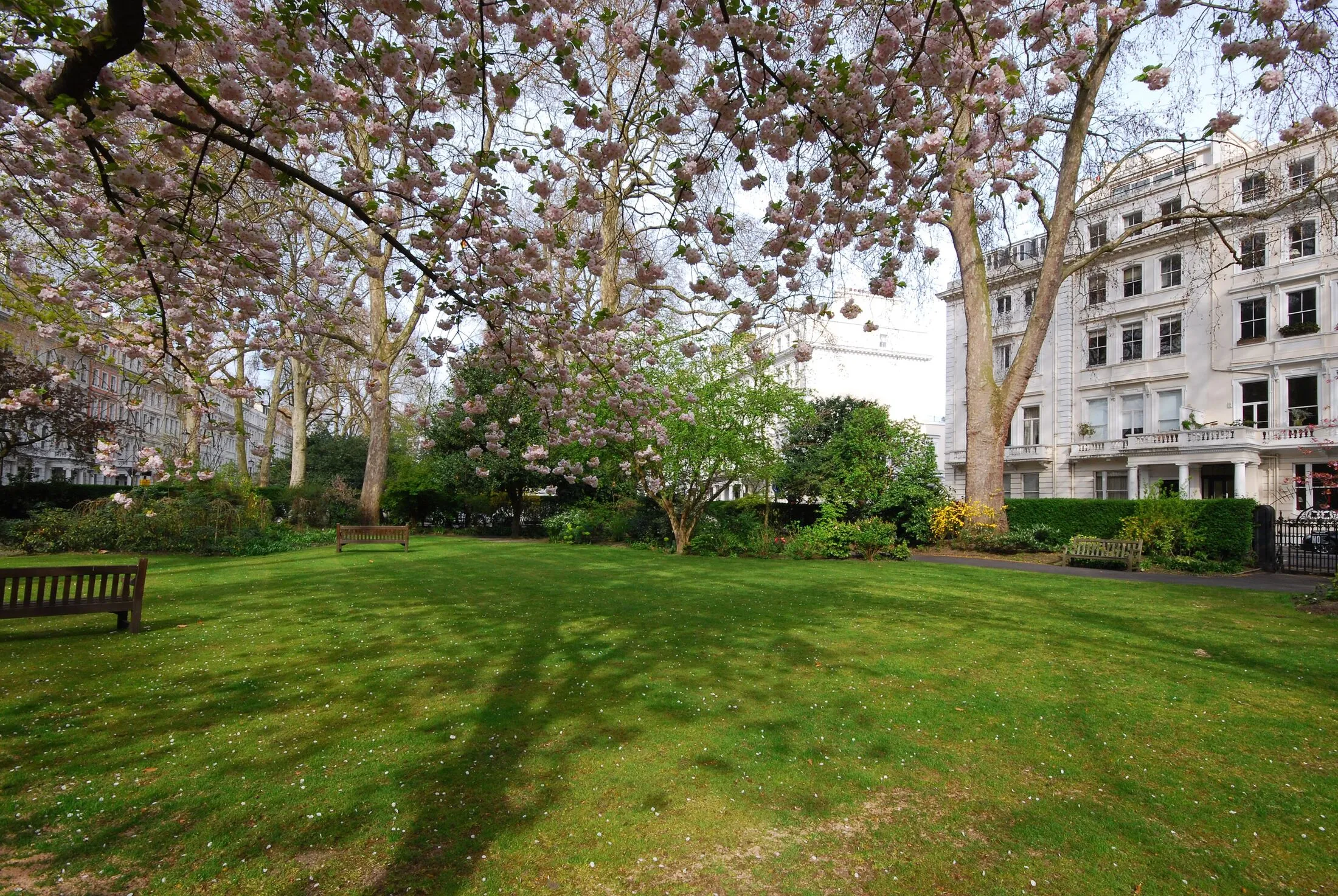 Flat Cornwall Gardens in Greater London