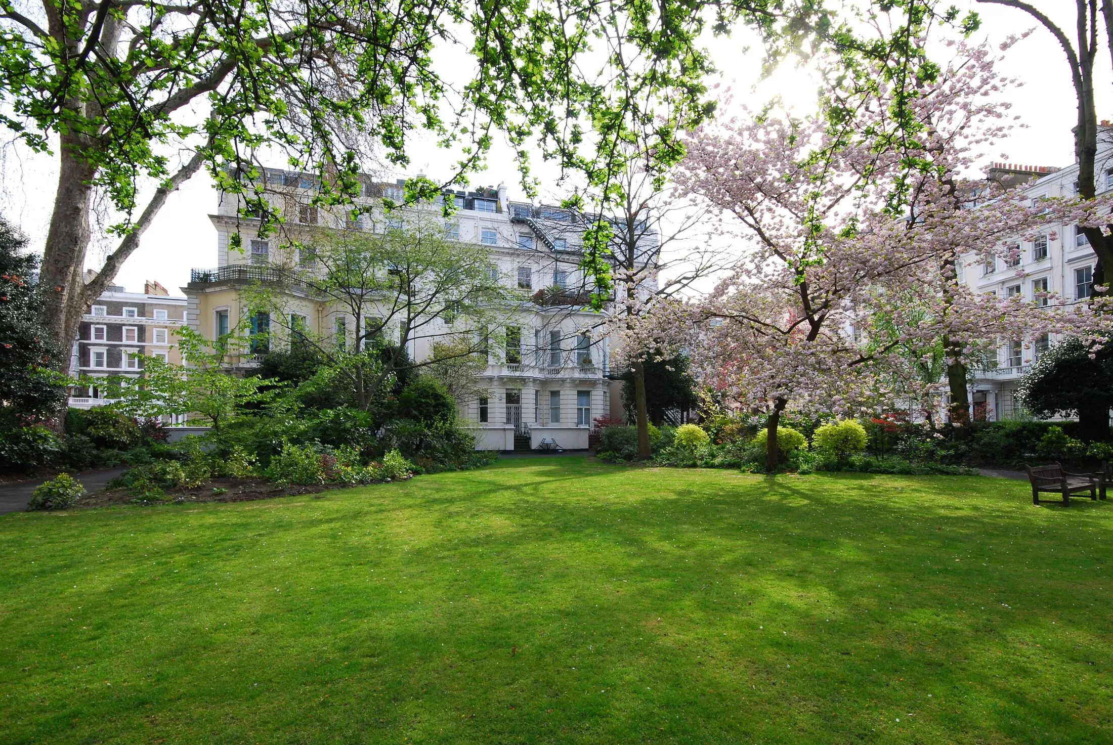 Flat Cornwall Gardens in Greater London