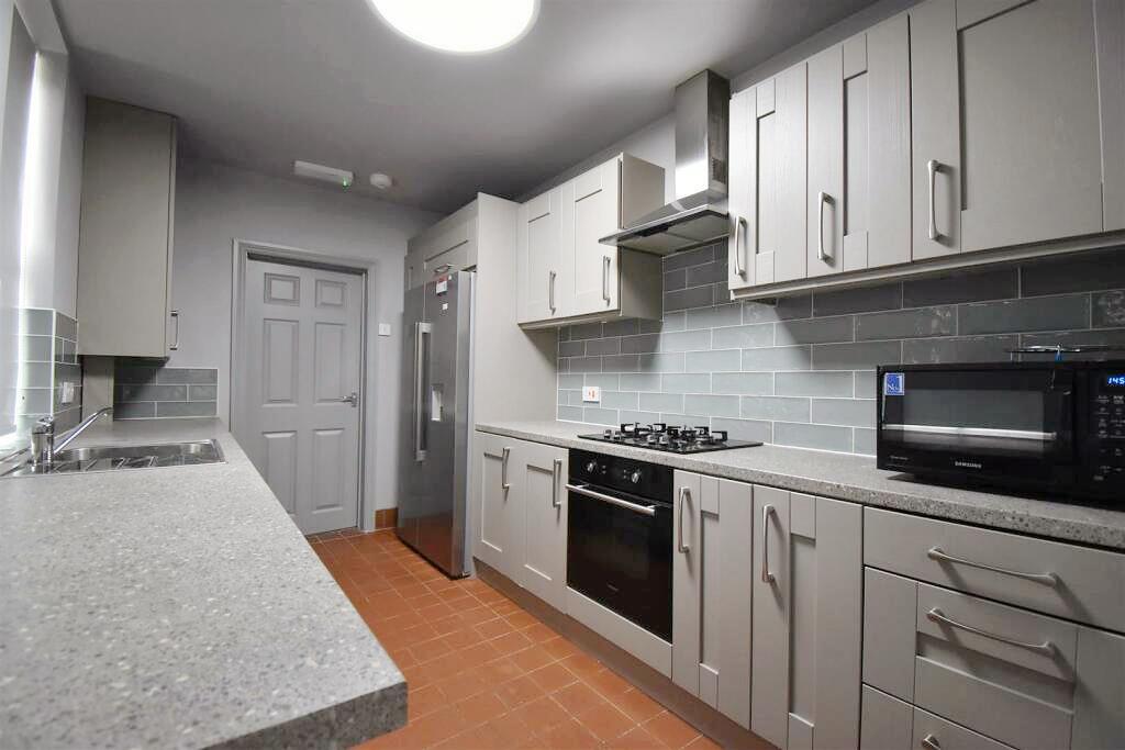 Flat Raddlebarn Road in Birmingham