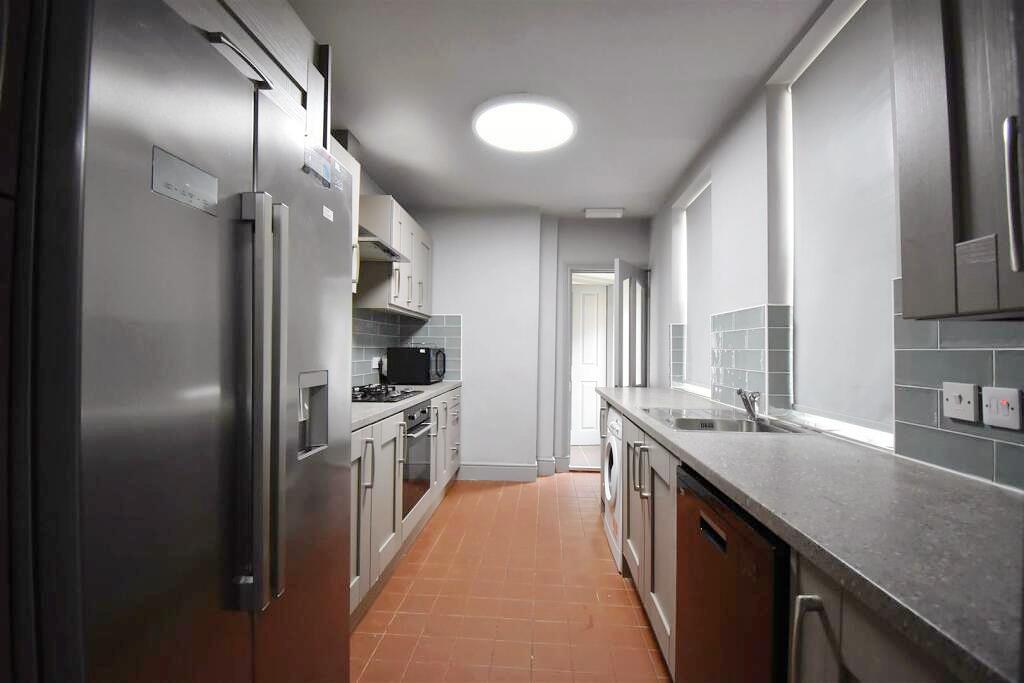 Flat Raddlebarn Road in Birmingham