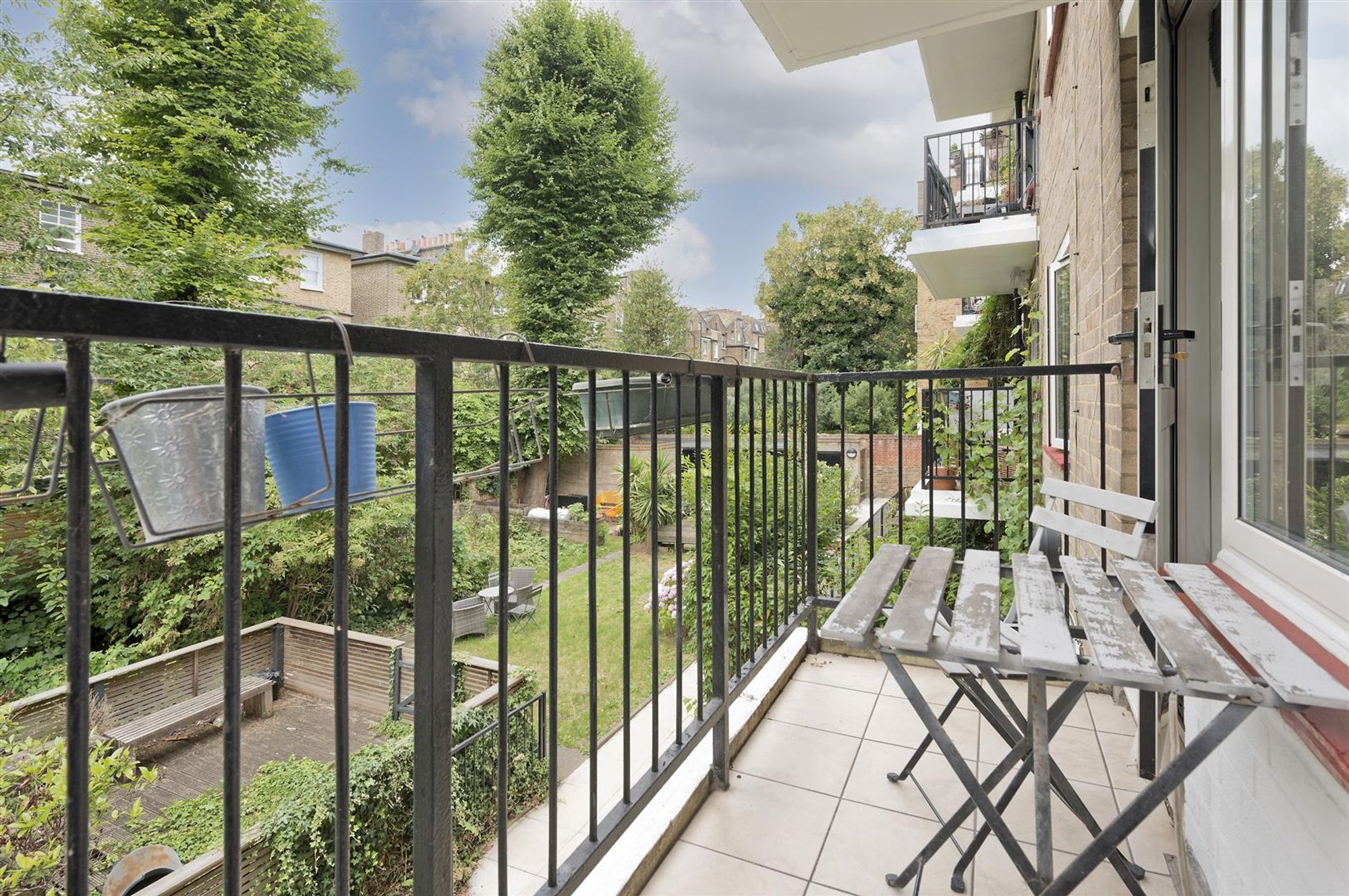 Flat Fellows Road in Greater London