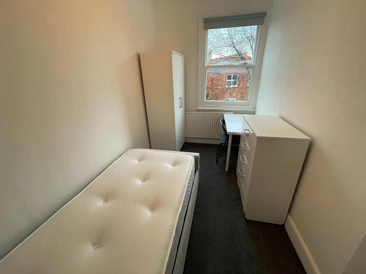 Room Kings Road in Greater London