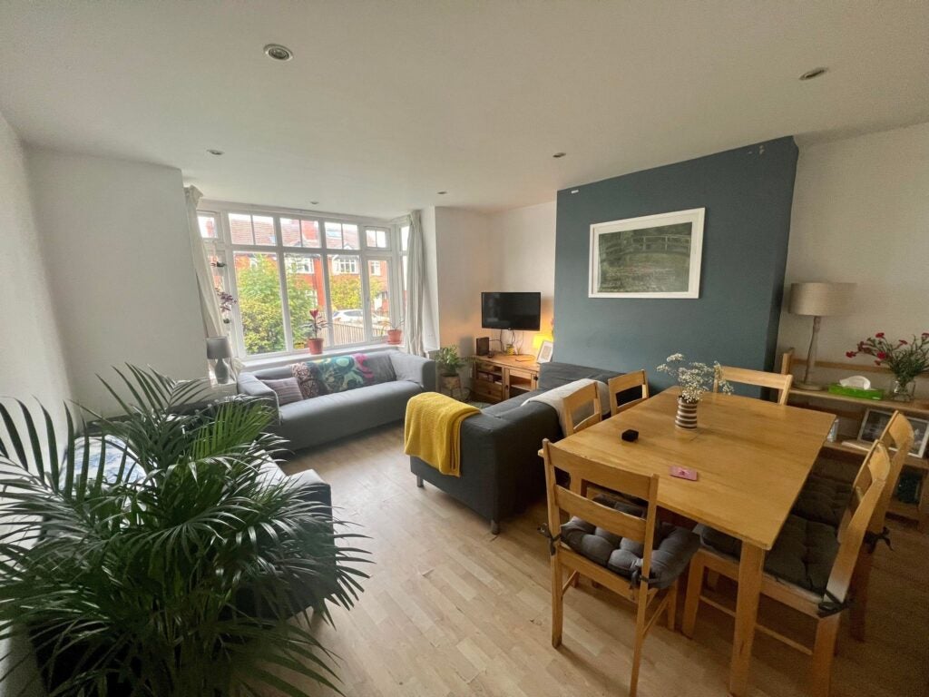 Flat Saint Anne's Road in Leeds