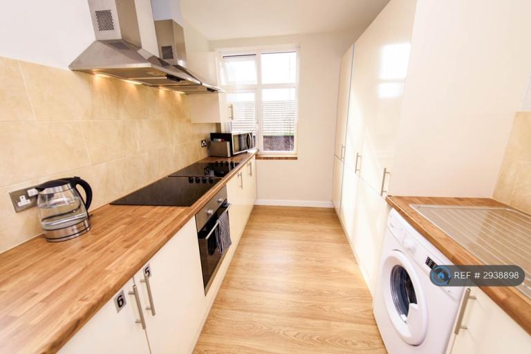 Room Norwood Street in Scarborough
